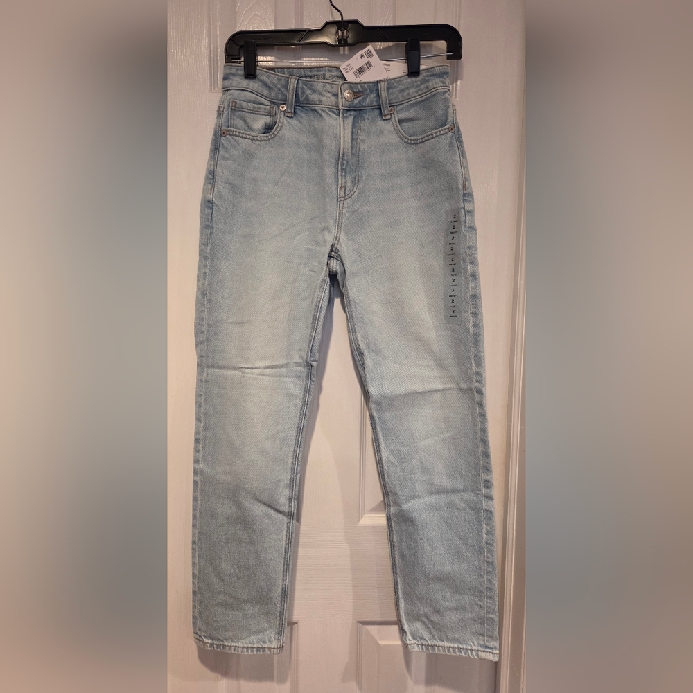 American Eagle Mom Jeans Size 2 (26W) Short - Brand New !